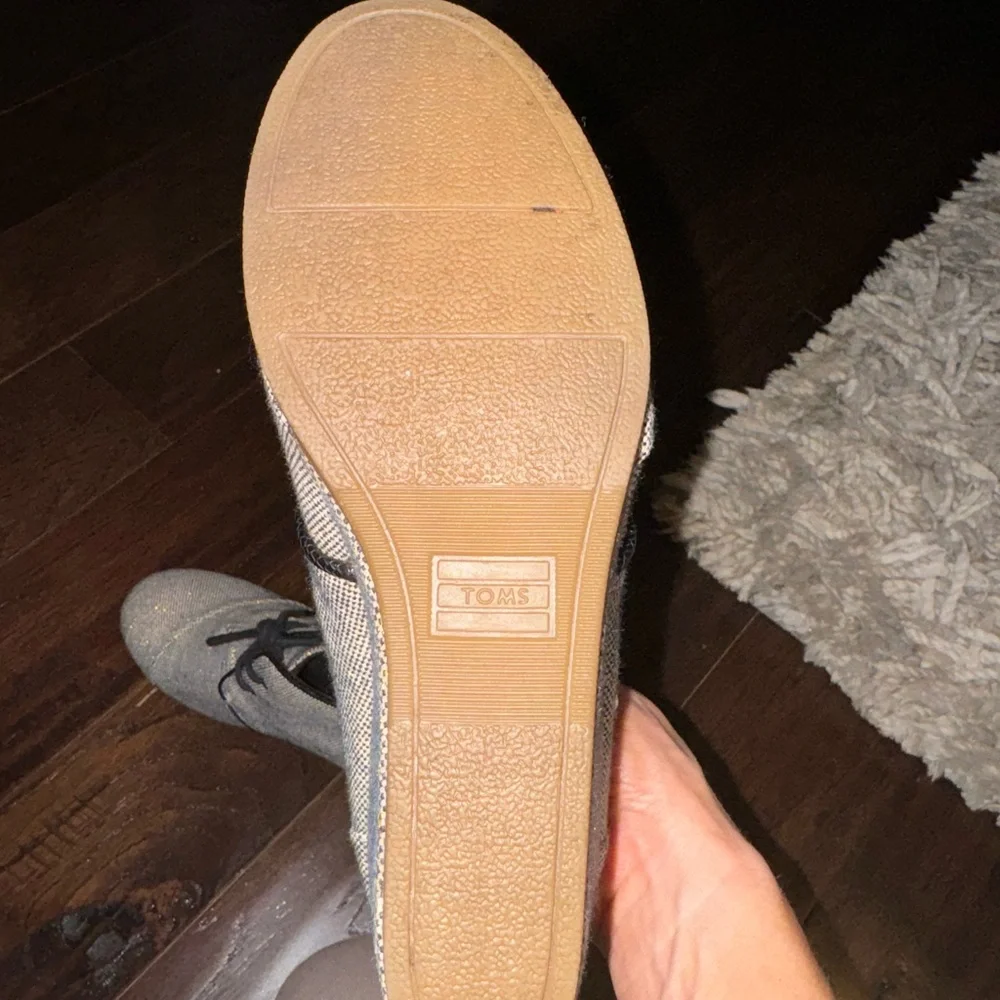 Toms 1.5” wedge shoes. - Picture 6 of 6